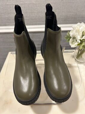 Hunter Olive Green Chelsea Lug Boots with Black Trim